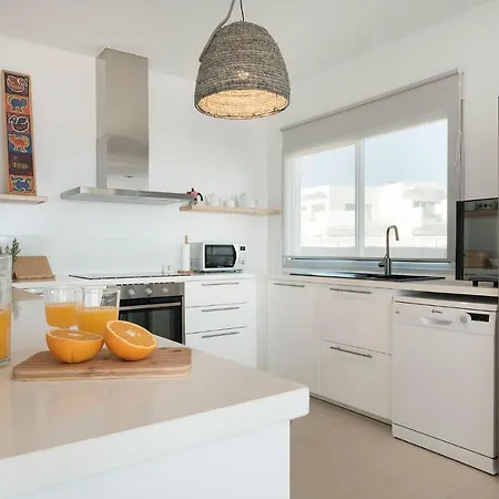Lucitimo - Modern 3 Bedroom - Perfect For Families - Well Furnished Interior Вилла *